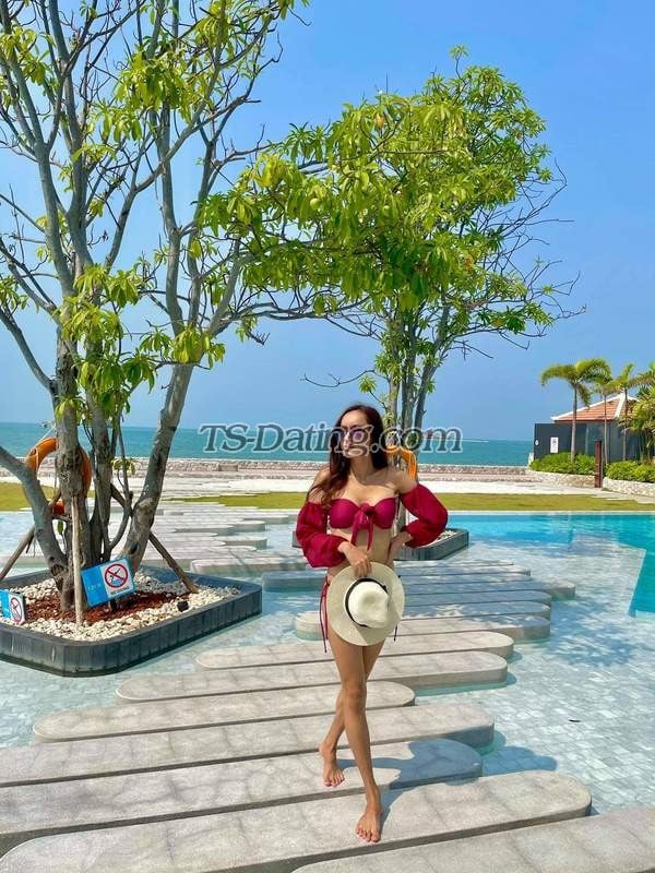 shemale model Ployzaii in Okinawa