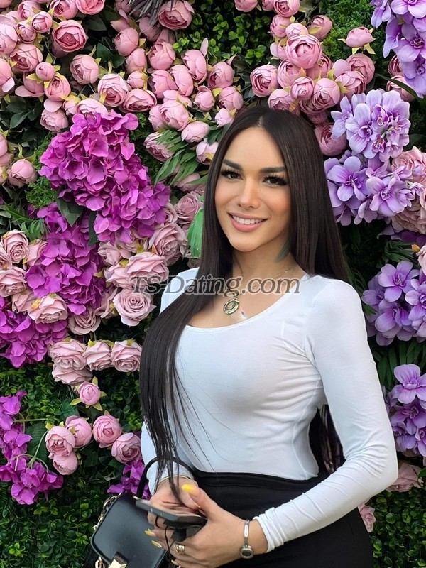 shemale model Mistress Monica in Dubai