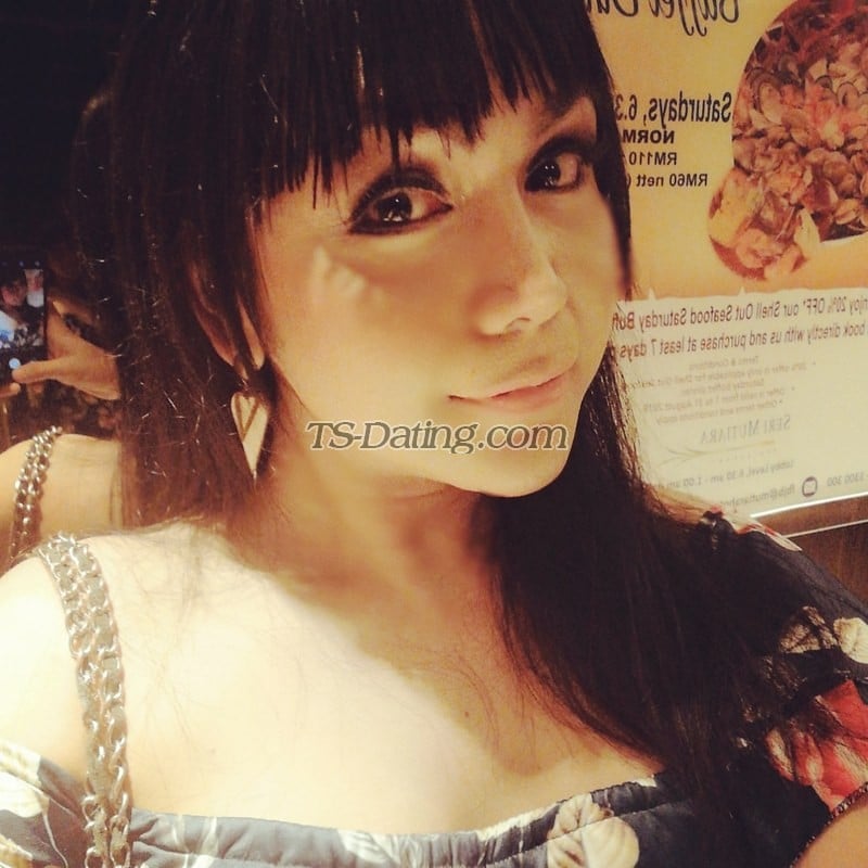 shemale model Reefa ladyboy in Johor Bahru