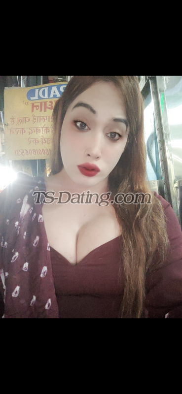 shemale model Ruby in Mumbai 