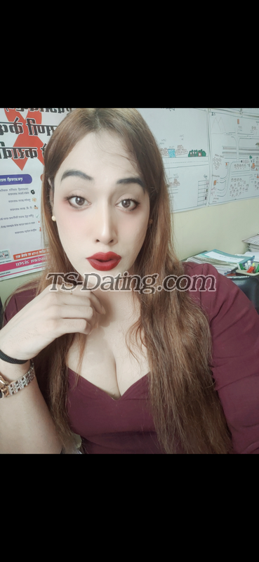 shemale model Ruby in Mumbai 