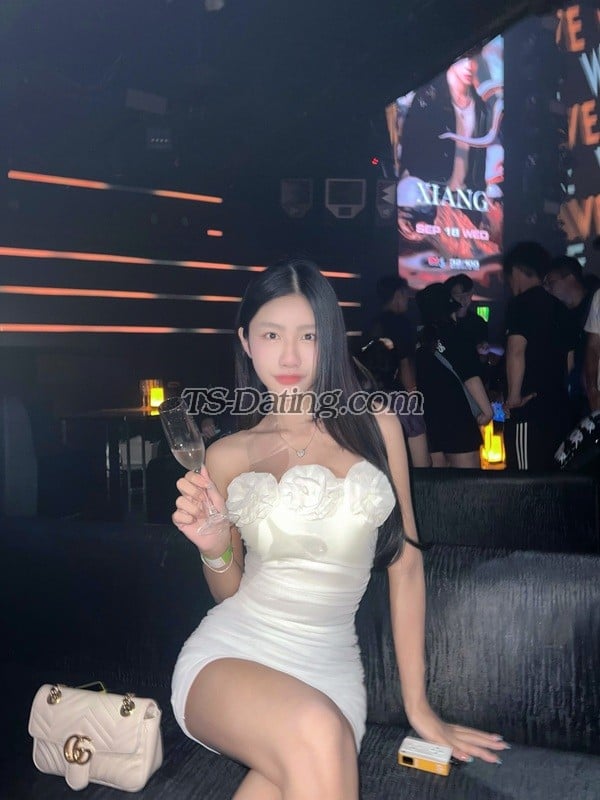 shemale model Bell in Taipei