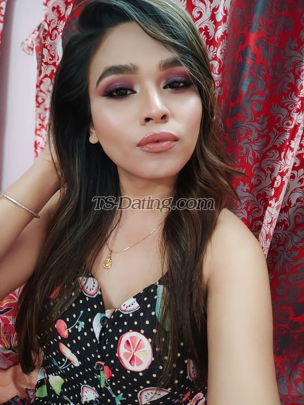 shemale model Jiya Roy in Bangalore