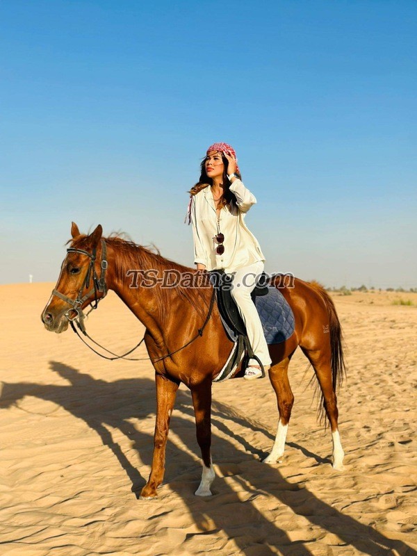 shemale model Jen in Dubai