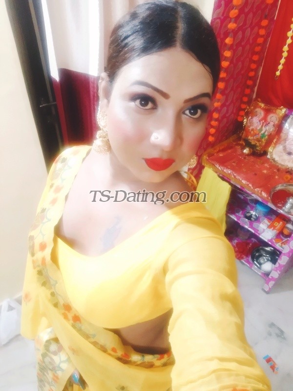 shemale model Tanisharoy in Bangalore