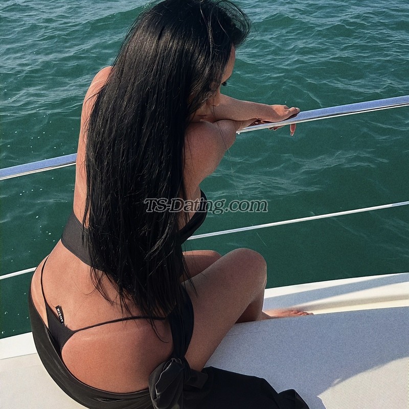 shemale model Hailey in Abu Dhabi