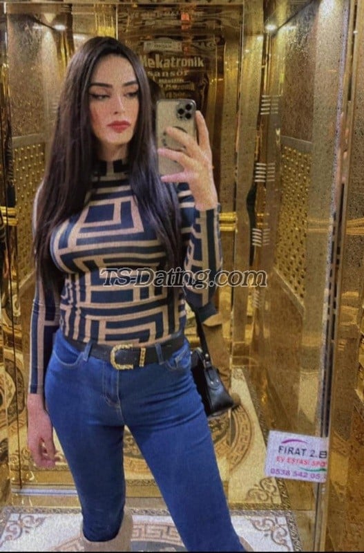 shemale model Isra in Istanbul