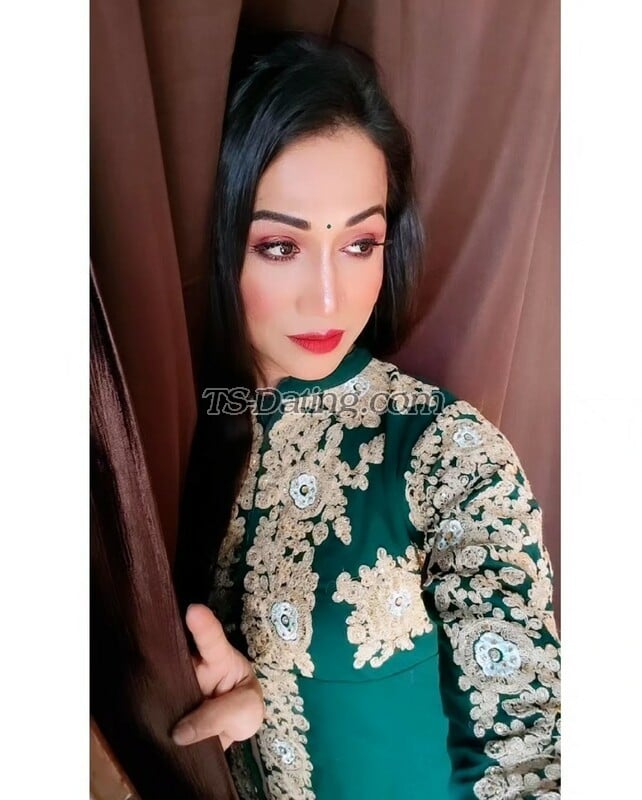 shemale model Jaqueline in Bangalore