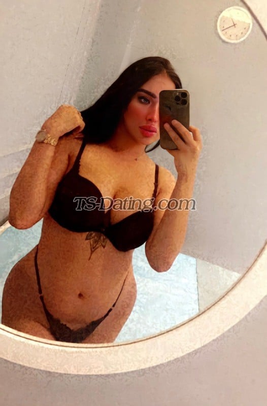 shemale model LB-enjoy in Abu Dhabi