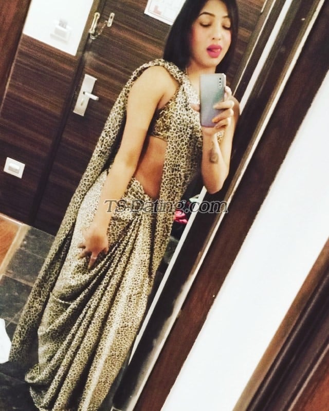 shemale model Zoya malik in Delhi