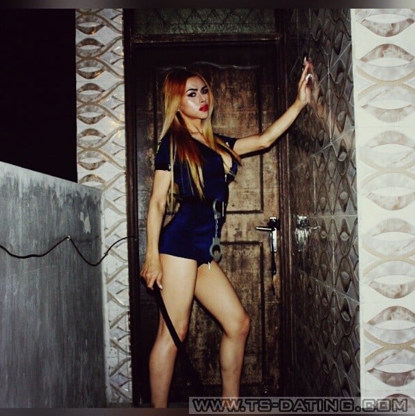 shemale model Bella in Delhi