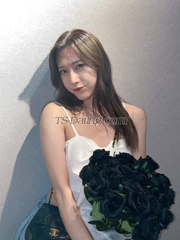 shemale model Elle in Beijing