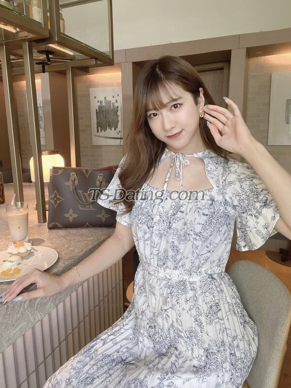 shemale model Elle in Beijing