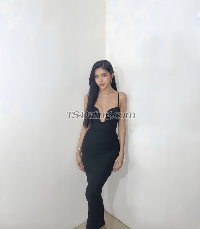 shemale model PetiteTransChloe in Cebu