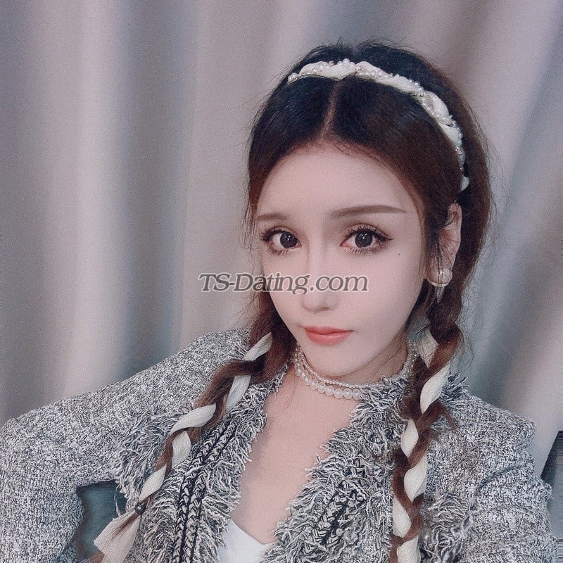shemale model Jiangmeilin in Shanghai