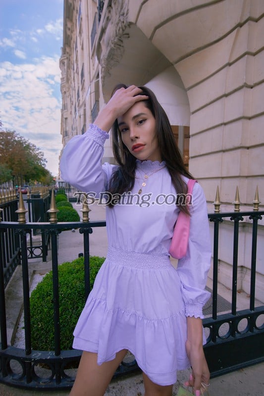 shemale model Lola in Paris