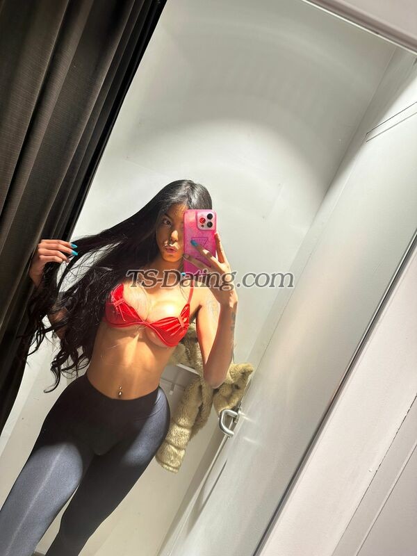 shemale model Luna Beatriz in Rotterdam