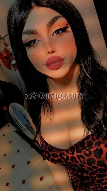 shemale model Naya in Beirut