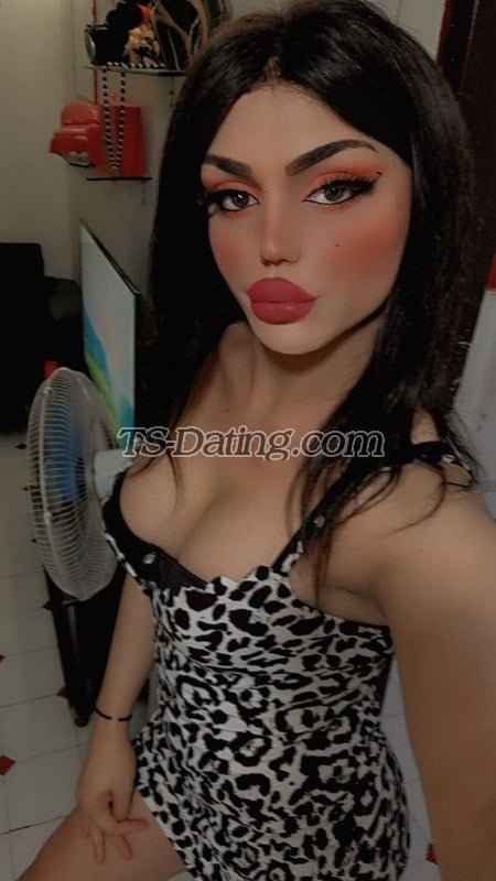 shemale model Naya in Beirut