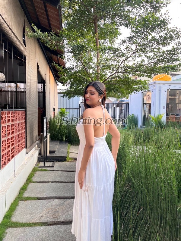 shemale model Preety in Kolkata
