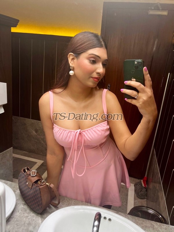 shemale model Preety in Kolkata