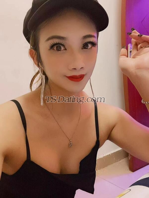 shemale model qianqian in Shenzhen