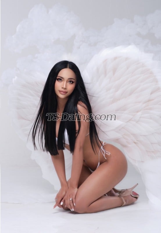 shemale model Sexy Nara in Abu Dhabi
