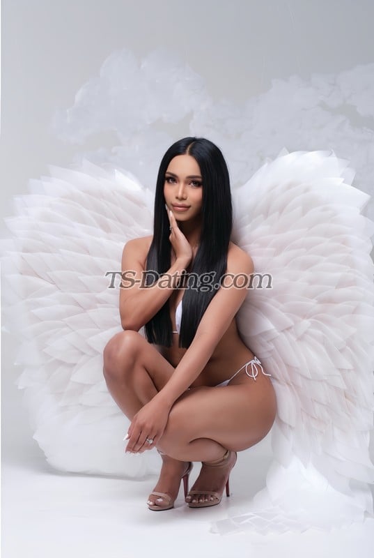 shemale model Sexy Nara in Abu Dhabi