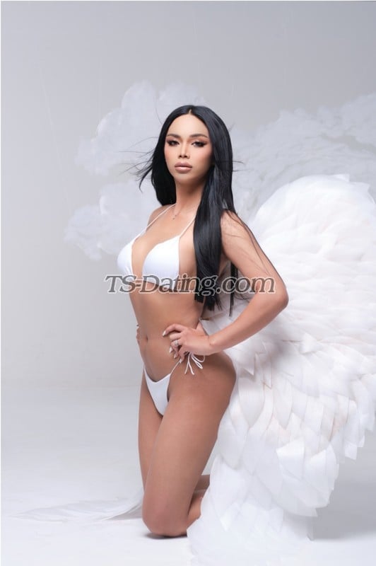 shemale model Sexy Nara in Abu Dhabi