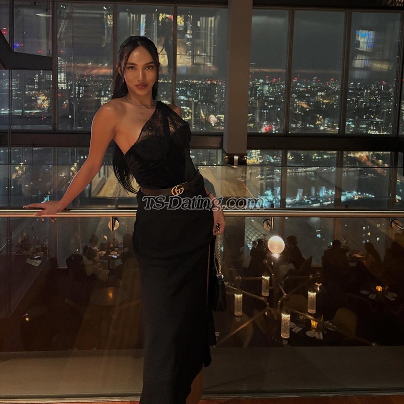 shemale model Shaya in Dubai