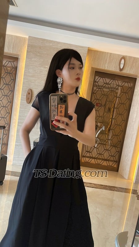 shemale model DaJiHuangHou in Shanghai