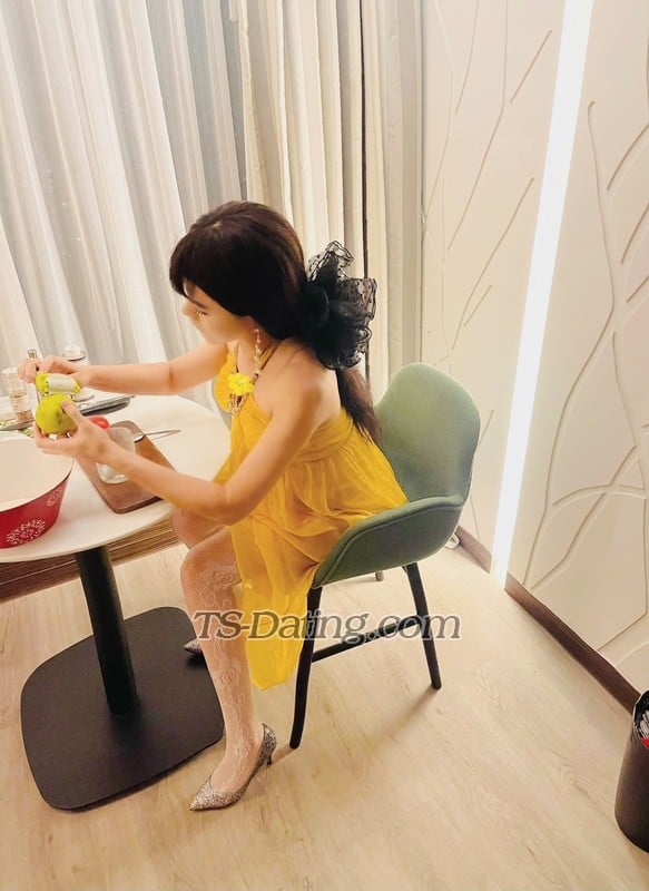 shemale model DaJiHuangHou in Shanghai