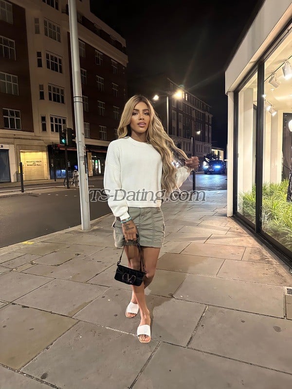 shemale model Ts Dona XXL in London