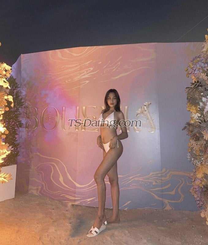 shemale model Celina in Dubai