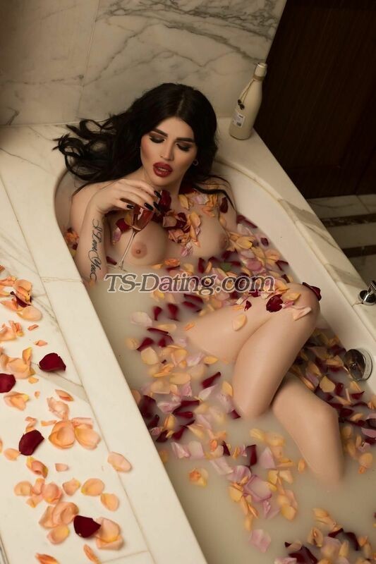 shemale model Milana in Istanbul