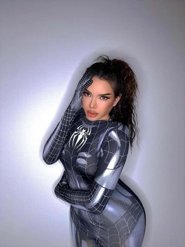 shemale model Bella Vorrapada in Abu Dhabi