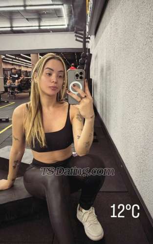 Transgender model Arianyhanabts in Milan