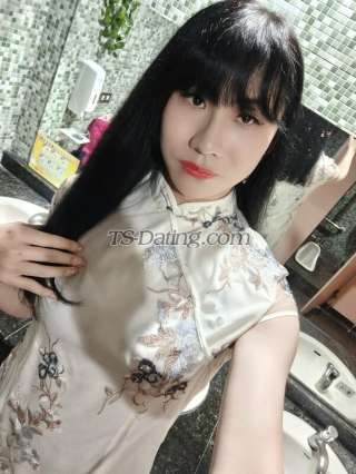 Transgender model Ellen in Beijing
