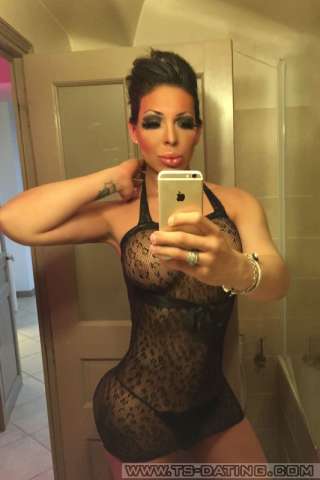 Transgender model ISABELLA TS LATINA in London