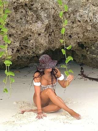 Transgender model Kandy in Abu Dhabi