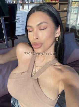 Transgender model BOMBSHELL MEA in Dubai