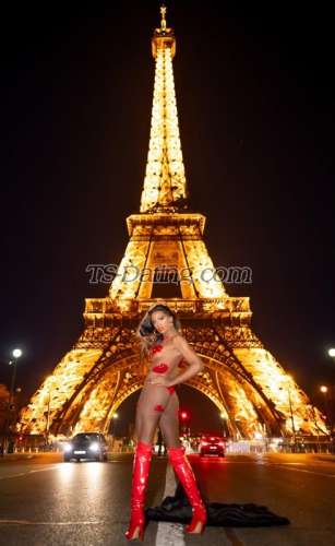 Transgender model Naiome in Nice