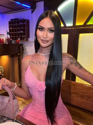 Transgender model Mariasky in Pattaya