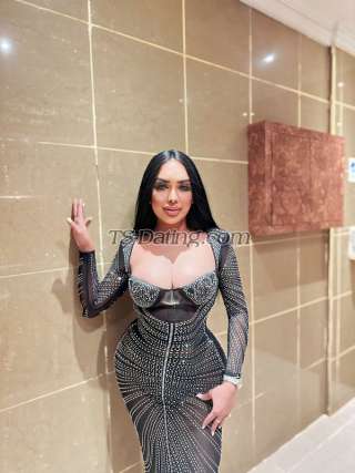Transgender model LB-enjoy in Abu Dhabi