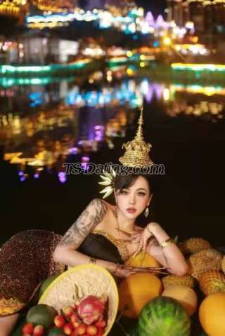 Transgender model Edie in Shenzhen
